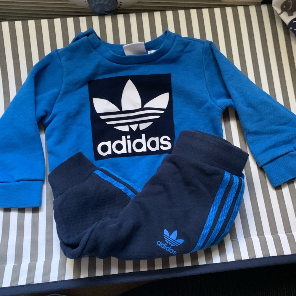 Like New Adidas Sweatshirt Sweatpants Set Bundle